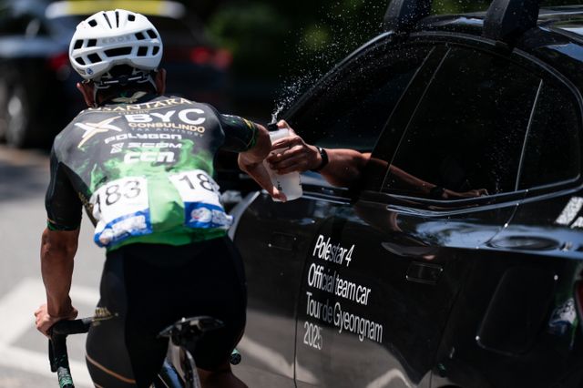 전기차 폴스타4가 '투르 드 경남 2025'의 대장정을 함께 달렸다. /사진=폴스타