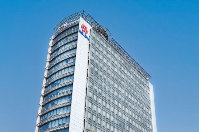 코오롱글로벌이 골프·리조트·호텔 전문기업 '엠오디'(MOD)와 자산관리 전문기업 '코오롱엘에스아이'(LSI)를 흡수합병했다. 사진은 코오롱글로벌 과천 사옥 전경. /사진=코오롱글로벌