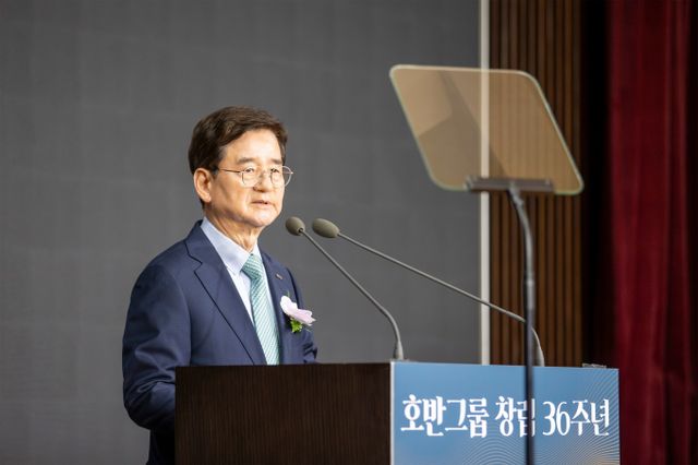  호반그룹이 지난달 30일 서울 서초구 호반그룹 사옥에서 창립 36주년 기념식을 개최했다. 사진은 호반그룹 창립 36주년 기념식에서 김선규 호반그룹 회장이 기념사를 하는 모습. /사진=호반그룹