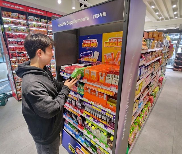 편의점들이 건강기능식품 시장에 뛰어들면서 올리브영, 다이소, 편의점 3파전이 본격화됐다. 사진은 CU 매장 내 건강기능식품이 진열된 모습. /사진=BGF리테일