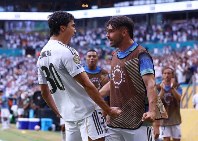 레알 마드리드가 유벤투스를 1-0으로 제압하고 8강에 진출했다. 사진은 2일(한국시각) 미국 플로리다주 마이애미 하드록 스타디움에서 열린 2025 국제축구연맹 클럽월드컵 16강 유벤투스와의 경기에서 득점을 터트린 곤살로 가르시아(왼쪽)의 모습./사진=로이터