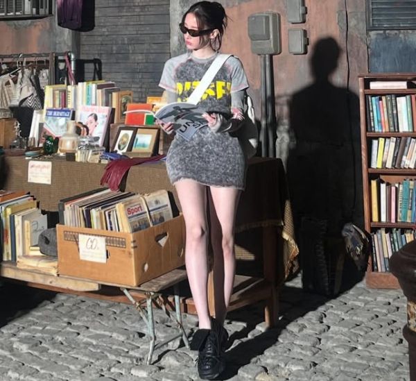 배우 전종서가 완벽한 골반 라인을 뽐냈다. 사진은 배우 전종서. /사진=전종서 인스타그램 캡처