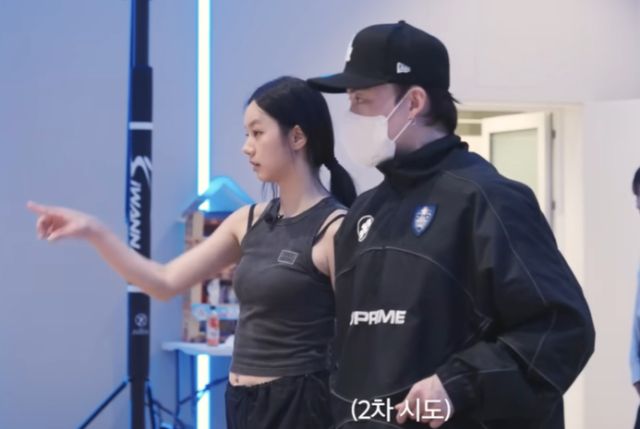 가수 겸 배우 혜리와 댄서 우태의 열애설에 휩싸인 가운데, 두 사람의 안무 연습 영상이 재조명되고 있다. /사진=혜리 유튜브 캡처