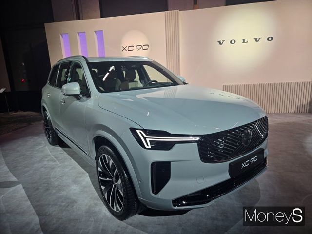 신형 XC90은 플러그인 하이브리드와 마일드 하이브리드 두 가지 라인으로 출시된다. /사진=김이재 기자
