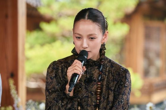 가수 이효리가 1000만원대 승려룩 명품 협찬에 대해 해명했다. /사진=tvN 제공