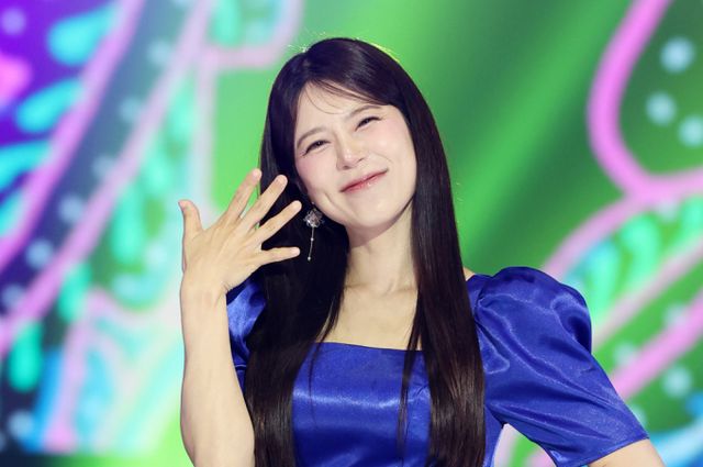 미스트롯2 우승자인 양지은이 오는 7일 지대사 입학명예홍보대사에 위촉돼 활동을 시작한다. 사진은 지난달 16일 가수 양지은이 서울 마포구 상암동 SBS 프리즘타워에서 열린 SBS Life '더 트롯쇼'에 출연해 '절세미인'을 선보이고 있는 모습. /사진=뉴스1