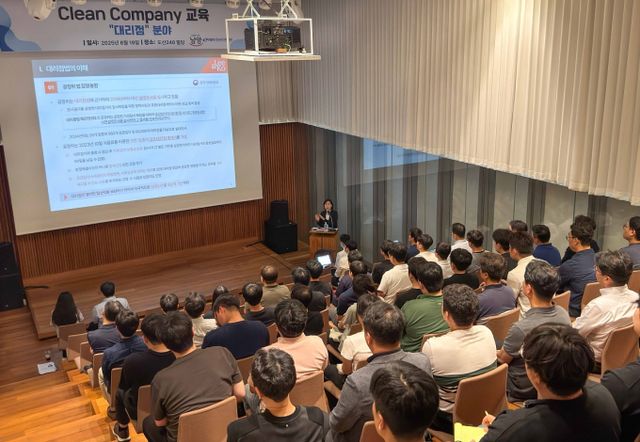 지난 6월19일 '공정거래 실천 문화 확산'을 위해 임직원을 대상으로 특별 교육을 진행하는 모습. /사진=남양유업