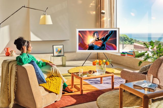 삼성 아트 스토어를 통해 8월 31일까지 슈퍼맨 아트 워크 10점을 만나볼 수 있다. / 사진=삼성전자