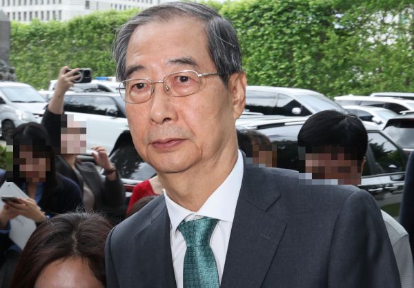 사진은 한덕수 전 국무총리가 2일 내란특검 조사를 받기 위해 서울 서초구 서울고검 청사로 출석하고 있는 모습. /사진=뉴스1