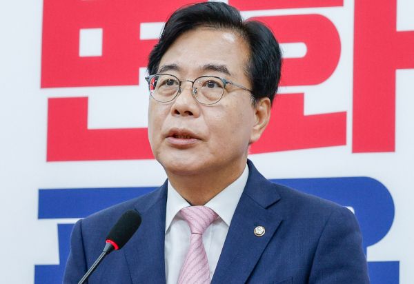 국민의힘 혁신위원장에 안철수 의원이 임명됐다. 사진은 송언석 국민의힘 비상대책위원장 겸 원내대표가 2일 오전 서울 여의도 국회에서 '국민의 마음을 푯대로 삼아 전진하겠습니다'를 주제로 취임 기자회견을 하고 있는 모습. /사진=뉴스1