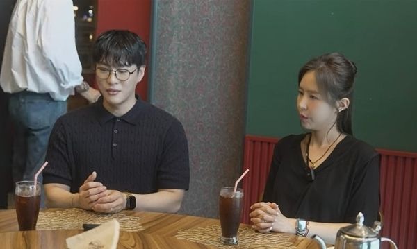 그룹 코요태 신지와 가수 문원이 내년 결혼을 앞둔 가운데 과거 김종민과 빽가의 발언이 재조명되고 있다. 사진은 가수 문원과 그룹 코요태 신지의 모습. /사진=유튜브 채널 '어떠신지?!' 캡처