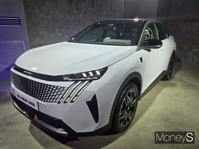 스텔란티스코리아가 푸조 올 뉴 3008 스마트 하이브리드의 실물을 공개했다. /사진=김이재 기자