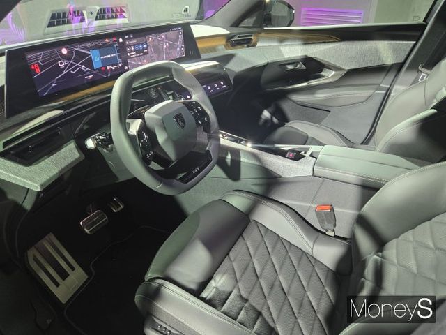 올 뉴 3008에는 '파노라믹 아이-콕핏'이 푸조 최초로 탑재됐다. /사진=김이재 기자