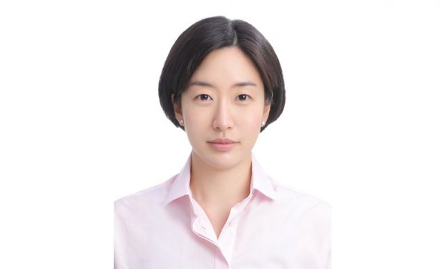 서경배 아모레퍼시픽그룹 회장의 차녀 서호정(29) 씨가 지난 1일부로 그룹의 자회사인 ㈜오설록의 프로덕트 디벨롭먼트(PD)팀에 신입사원으로 입사했다. /사진=아모레퍼시픽