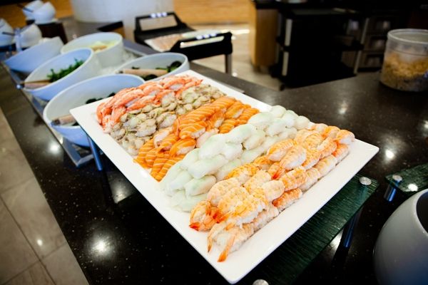 뷔페에서 초밥을 따로 만들어 달라고 요청한 여성이 남편에게 '맘충'이라는 소리를 들었다는 사연이 전해졌다. 사진은 기사 내용과 직접적인 관련이 없음. /사진=클립아트코리아