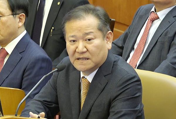 언론사 단전과 다수를 지시한 혐의를 받는 이상민 전 행정안전부 장관의 자택 압수수색 과정에서 거액의 현금 다발이 발견된 것으로 알려졌다. 사진은 이상민 전 행정안전부 장관이 윤석열 대통령 탄핵 심판 7차 변론기일에 증인으로 출석해 질문에 답변하는 모습. /사진=뉴스1