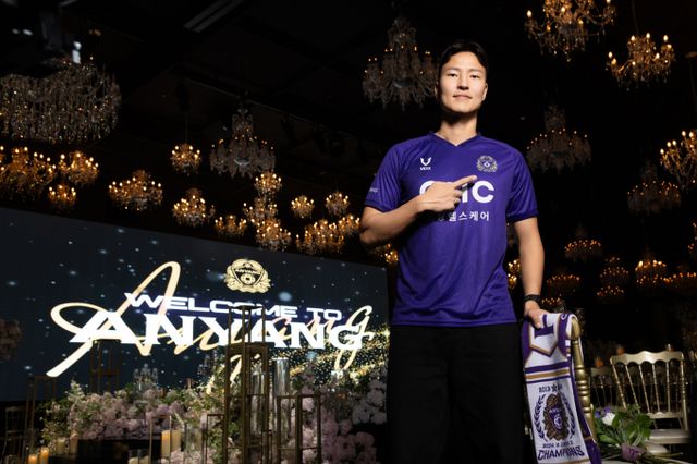 FC안양이 권경원을 영입했다. 사진은 4일 안양에 입단한 권경원의 모습. /사진=FC안양 제공
