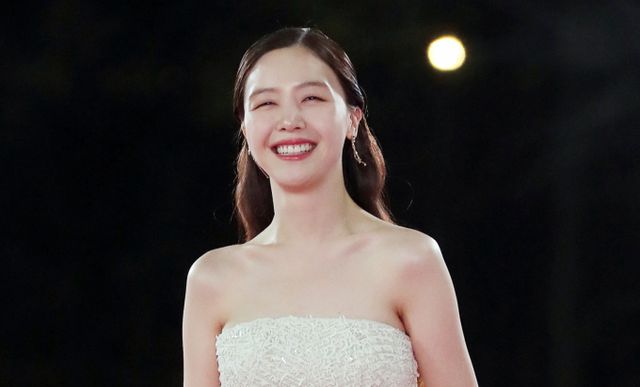 걸스데이 출신 가수 겸 배우 민아가 팬카페에 온주완과 결혼 소감을 전하며 팬들에게 감사한 마음을 드러냈다.사진은 지난 2011년 11월 서울 영등포구 여의도동 KBS홀에서 열린 42회 청룡영화상에 참석한 배우 방민아. /사진=머니투데이