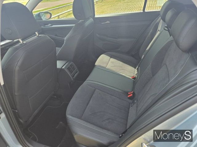 신형 골프의 시트는 통풍 기능이 없는 직물 소재다. /사진=김이재 기자