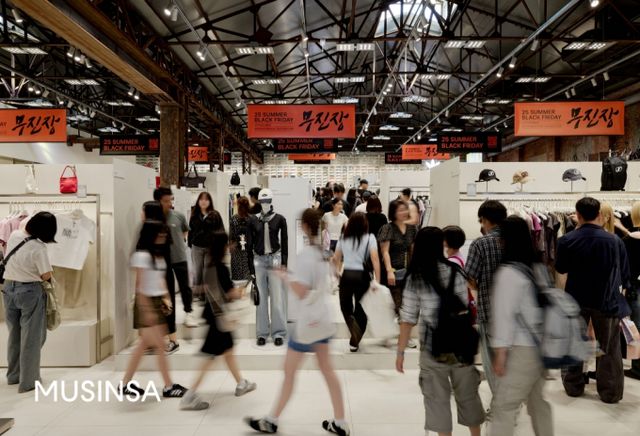  무신사의 올해 상반기 오프라인 매장 누적 판매액이 1000억원을 넘어섰다. /사진=무신사