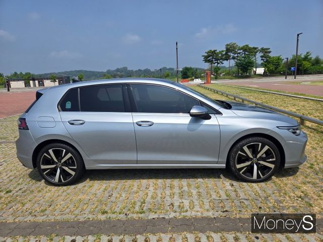 폭스바겐 신형 골프의 가격은 ▲프리미엄 4007만원 ▲프레스티지 4396만원이다. /사진=김이재 기자