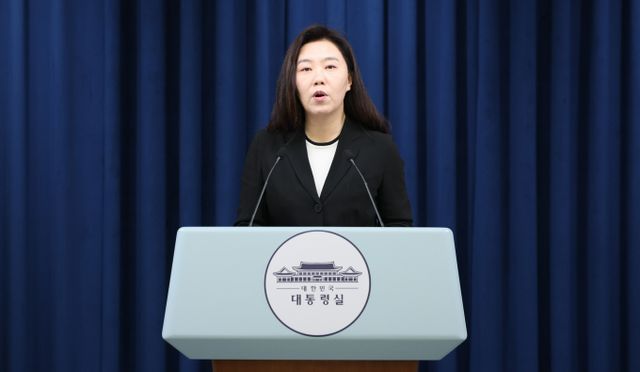 이재명 대통령이 지난 4일 이완규 법제처장 면직을 재가 처리했다. 사진은 강유정 대통령실 대변인이 5일 서울 용산구 대통령실 청사에서 국무회의 관련 브리핑 하는 모습. /사진=뉴스1 