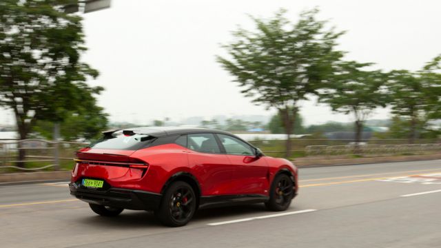 엘레트라 R은 최대출력 918마력, 최대토크 100.4kg·m를 발휘한다. 제로백은 2.9초다. /사진=로터스코리아