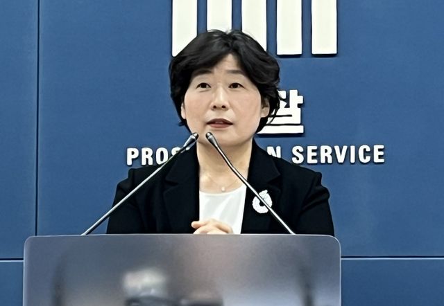 12·3 비상계엄과 관련한 내란·외환 사건을 수사하는 내란 특검이 윤석열 전 대통령 2차 소환조사에 대해 순조롭게 진행 중이라고 밝혔다. 사진은 내란 특검 박지영 특검보가 지난달 24일 서울 서초구 서울고검 기자실에서 브리핑 하는 모습. /사진=뉴스1