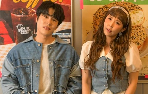 그룹 코요태 신지가 오는 9일 라디오 생방송에 출연한다. 사진은 가수 문원과 신지의 모습. /사진=제이지스타