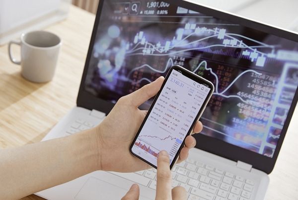 한 고래 투자자가 14년간 움직이지 않던 비트코인 8만개를 옮겼다. 사진은 기사의 이해를 돕기 위한 자료 사진. /사진=클립아트코리아