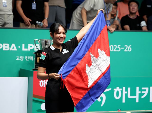 스롱 피아비가 13개 대회만에 LPBA 8번째 우승을 차지했다. 사진은 지난 7일 2025-26시즌 2차 투어 하나카드 PBA-LPBA 챔피언십 2025-26 LPBA 결승전에서 우승을 차지한 스롱의 모습. /사진=프로당구협회(PBA) 제공