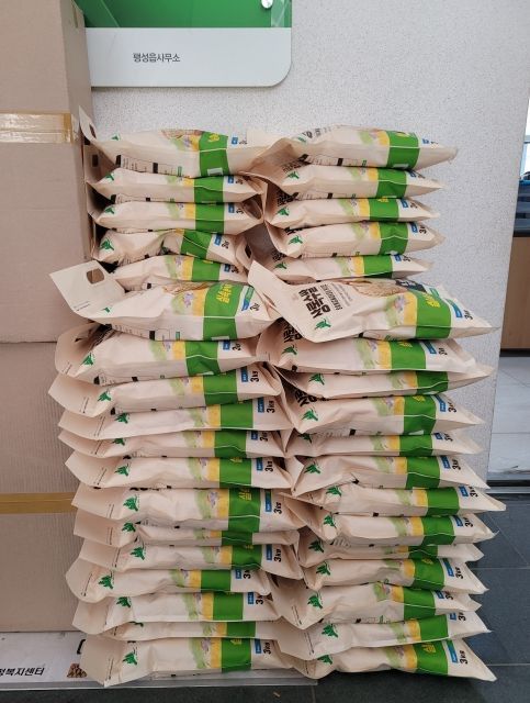 익명의 기부천사 팽성읍 행정복지센터에 백미(3㎏) 62포 기부