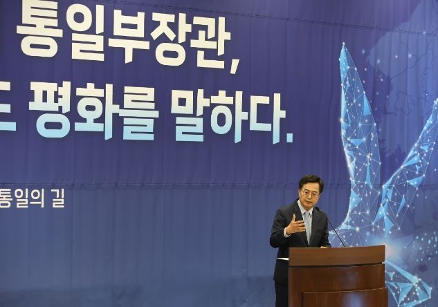 12일 오후 국회박물관 2층 국제체험관에서 열린 정전 70년 기념 평화정책 토론회에서 김동연 경기도지사가 환영사를 하고 있다.