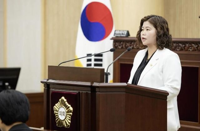 이날 이 건의안에 대해 제안 설명을 하고 있는 박은정 의원의 모습.