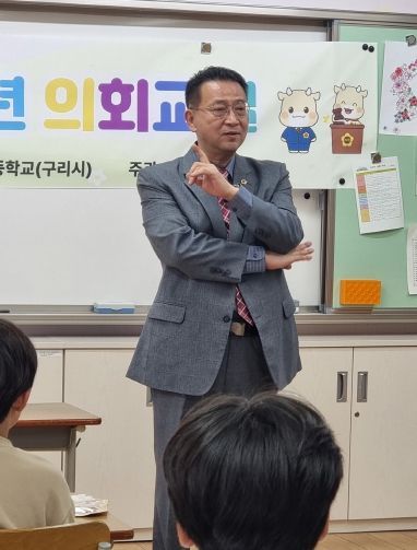 백현종 위원장, 구리교문초등학교 청소년의회교실 참석!