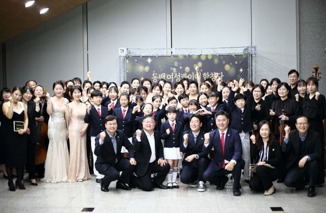 동백2동 주민자치센터 소속 동아리 ‘동백 여성콰이어 합창단’은 지난 23일 제2회 정기연주회를 개최했다