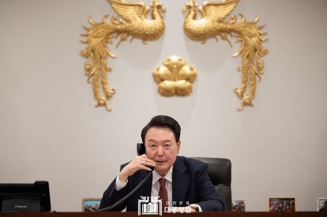 10월 28일 윤석열 대통령은 「우르술라 폰 데어 라이엔(Ursula von der Leyen)」 유럽연합(EU, European Union) 집행위원장의 요청으로 전화 통화를 갖고, 북한의 러시아 파병에 대한 정보를 공유하고 앞으로의 대응 방안을 논의했다.