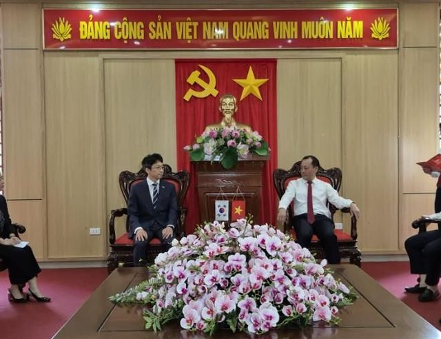 판득동 빈시 당서기장 접견