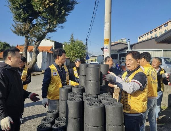 광주라이온스클럽, 광주시 초월읍에 훈훈한 연탄 나눔