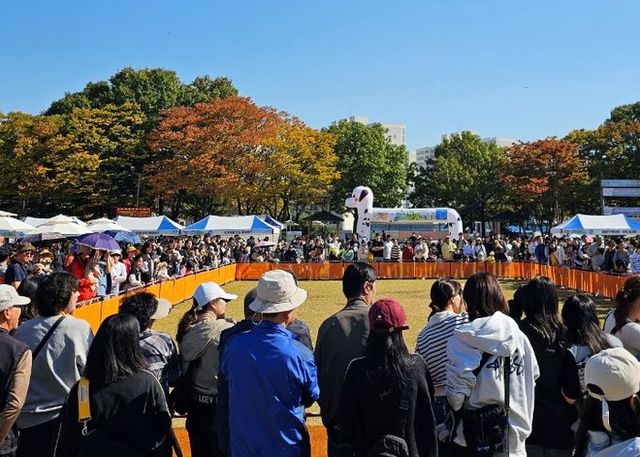 광명시는 지난 26일 광명시민체육관 잔디광장에서 시민 3천500여 명이 참여한 가운데 2024년 광명 반려동물 문화축제‘광명에서 다함께 광멍해요!’를 성황리에 마무리했다.