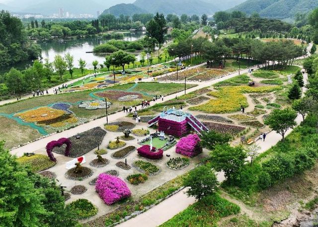 가평군 ‘생활인구 100만명’ 돌파… 지역경제 활력 기대(2024년 5월 '자라섬 봄꽃 페스타'가 열린 가평 자라섬)