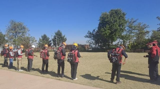 지난 2023년 11월 철산배수지 공원에서 산불감시원 실습교육을 진행하는 모습