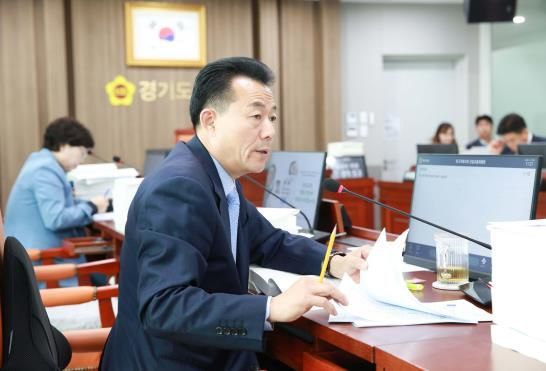 경기도의회 김성수 의원, 건설본부의 업무용 전기차 통행료 낭비 지적