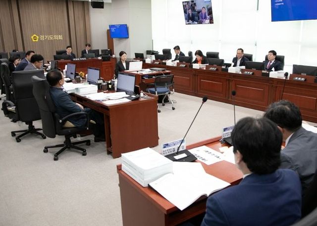 경기도의회 보건복지위원회, 경기도의료원 행정사무감사 진행