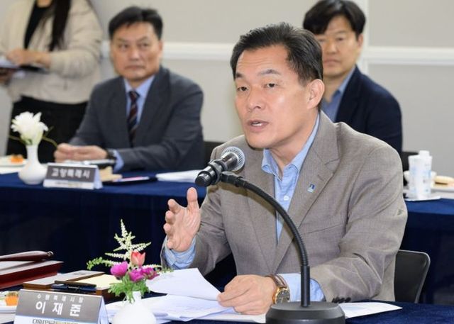 이재준 수원시장이 발언하고 있다.