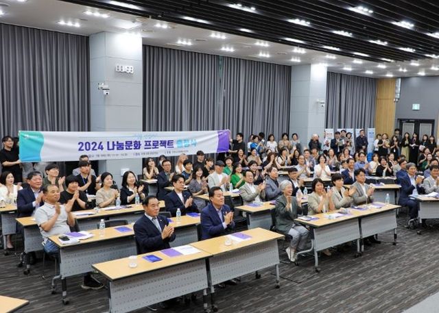 지난 7월 18일 수원시청 별관 1층에서 열린 ‘지속가능한 자원봉사 도시 수원을 위한 2024 자원봉사 나눔문화 프로젝트’ 출정식.