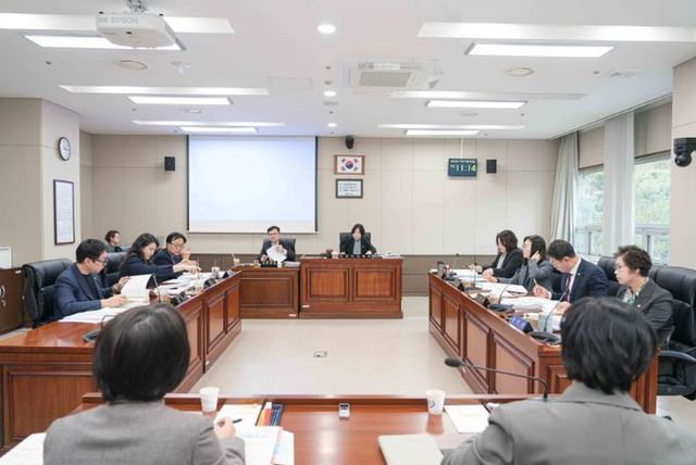 용인특례시의회 경제환경위원회, 행정사무감사 1일차