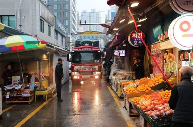 광명소방서, 소방차 퍼레이드로 화재 경각심 높여...