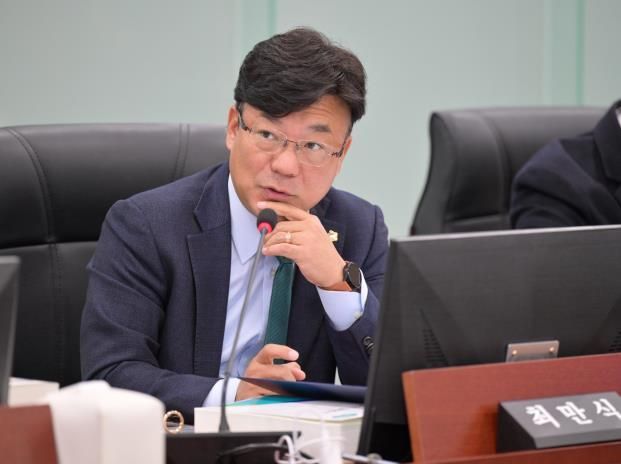 장애인 보조견 훈련사업에 '페이백 수법', 경기도의회 최만식 의원