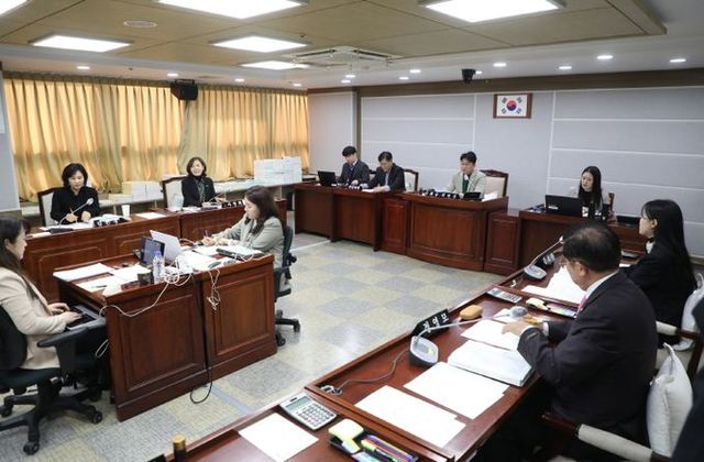 수원특례시의회 보건복지위원회, 복지여성국 행정사무감사 진행